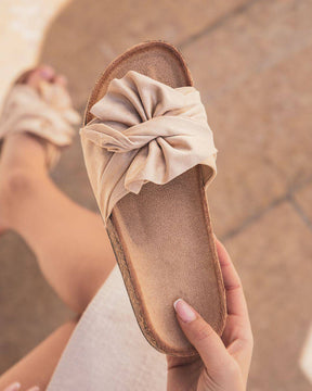 Bequeme flache Sandale für Damen in Beige - Amara - Casualmode.de