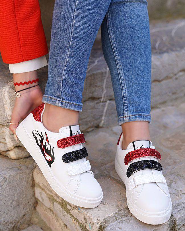 Sneakers Blanches Design Flamme avec Velcro Pailleté Rouge et Noir - Casualmode.de